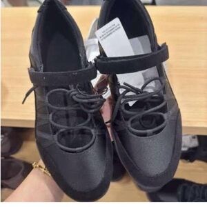 Ballet flats